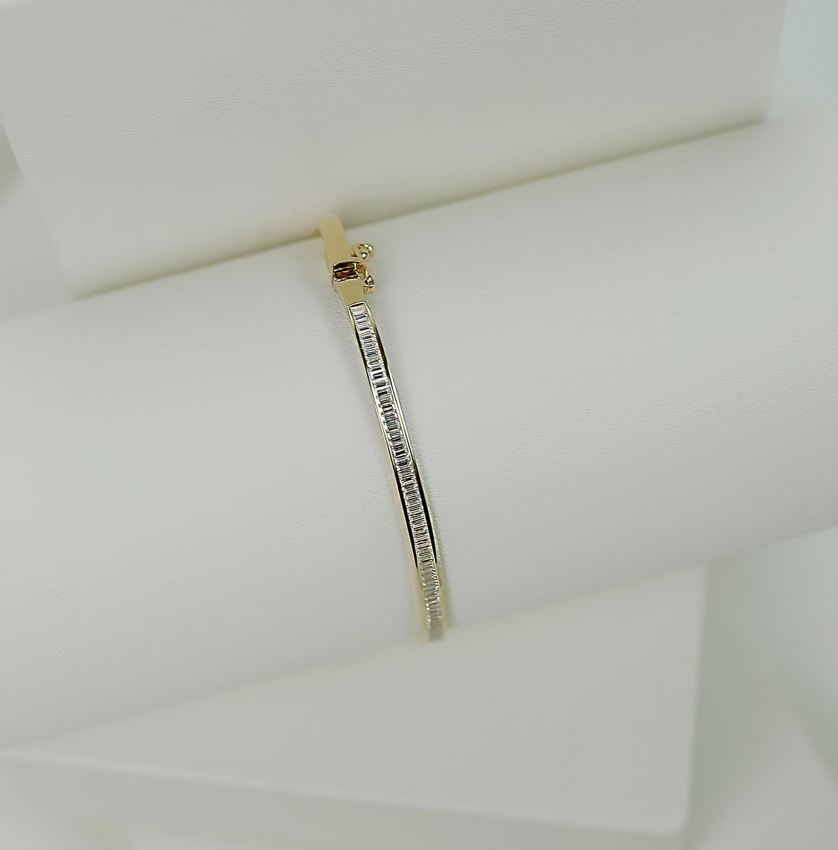 Olivia Minimal Bangle - Belvite Jewels